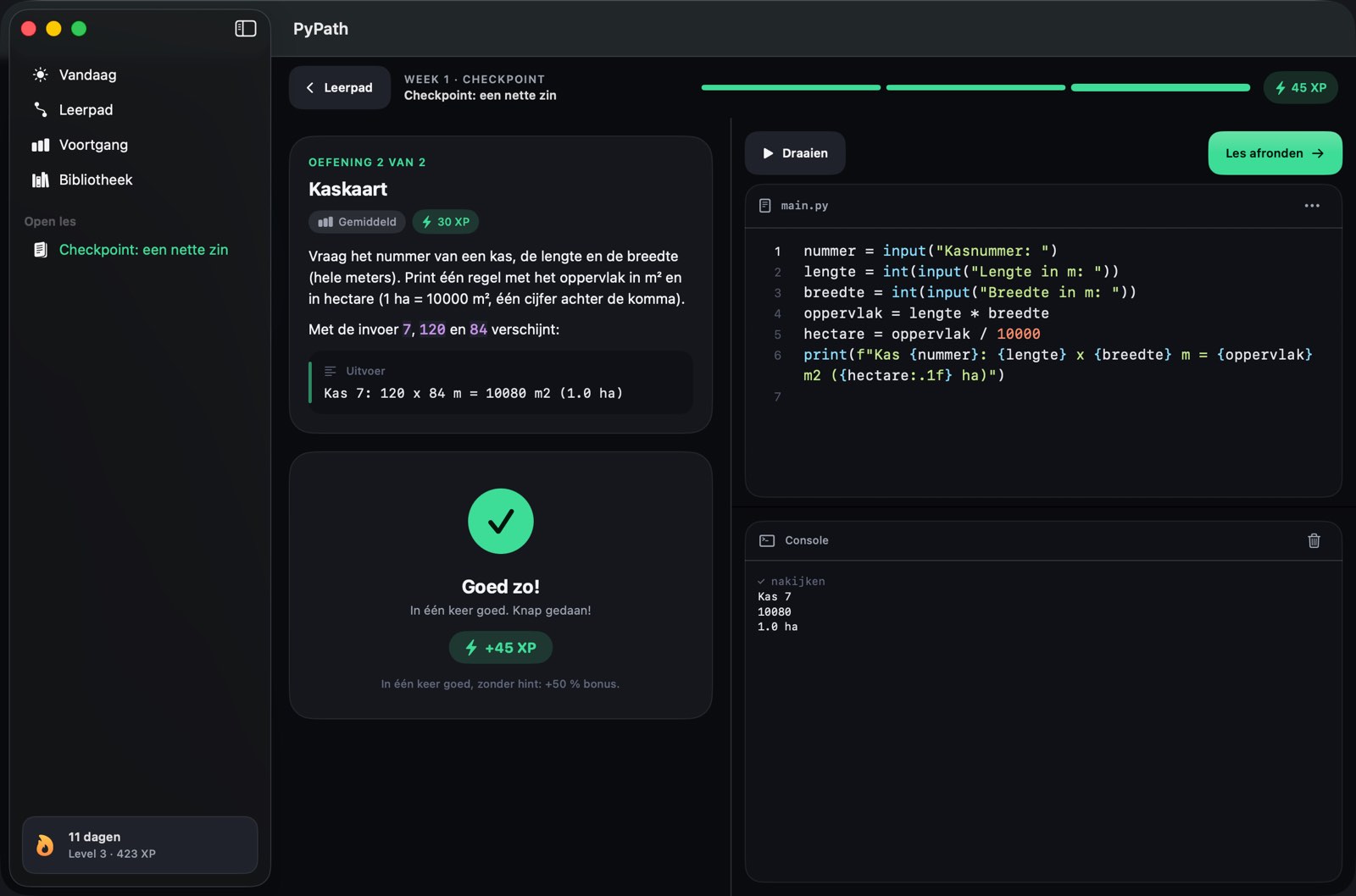 PyPath op de Mac: links de opdracht Kaskaart met de geslaagde feedback, rechts de code-editor met main.py en de console.